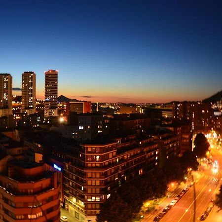 Superviews, parking 24h vigilado incluido y Netflix en habitación independiente con baño privado en apartamento particular, Français&English Bilbau Exterior foto