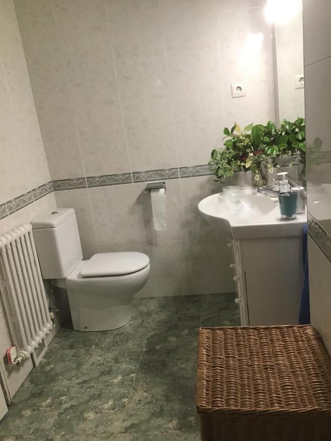 Superviews, parking 24h vigilado incluido y Netflix en habitación independiente con baño privado en apartamento particular, Français&English Bilbau Exterior foto